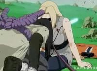 纲手为了保护鸣人，而甘愿被大蛇丸吃进体内，大蛇丸被打动了