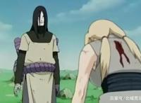 纲手为了保护鸣人，而甘愿被大蛇丸吃进体内，大蛇丸被打动了