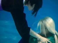 火影忍者：纲手静音水下cos，网友：这年头，coser都要会游泳了吗