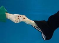 火影忍者：纲手静音水下cos，网友：这年头，coser都要会游泳了吗