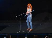 海贼王：草帽一伙舞台真人秀，娜美长胖了，罗宾“本色”出演
