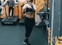 她自称“海贼王的女人”！果然是真人娜美的身材啊！