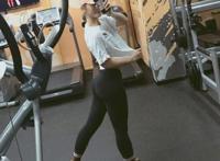 她自称“海贼王的女人”！果然是真人娜美的身材啊！