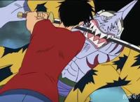 海贼王：路飞罕见4次用刀，1次比鹰眼帅，1次比雨之希留强