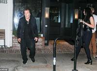 81岁“教父”阿尔·帕西诺现身，约会28岁丰腴美女，被猜有新恋情