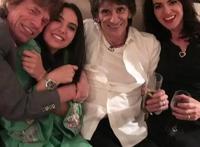 81岁“教父”阿尔·帕西诺现身，约会28岁丰腴美女，被猜有新恋情