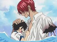 海贼王雷利年轻时疤痕在左眼，老了就变成右眼了