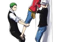 海贼王：壁咚“三人行”，索隆太主动，山治最被动，路飞电灯泡？