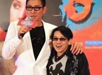 泰迪罗宾：长相怪异身高不足一米五，却娶了外国美女，逆袭了人生