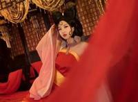 动漫最经典的妲己，被超高颜值美女扮演，额头上的666引人注目！