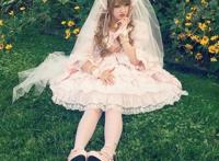 美女子痴迷动漫花重金把自己打造成“玩偶”