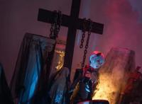 cosplay:曾经的女神绫波丽，竟然被人用铁链锁在十字架上了