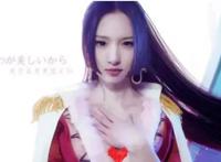 海贼王女帝COS，杨柳细腰大长腿，高颜值完美还原的“大姐姐”