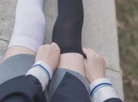 动漫中好看的彩色丝袜，三次元中为何很少人穿？原因女生都懂