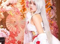 cosplay美女系列：二次元胡桃重拳出击，室内写真诱惑迷人