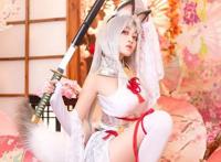 cosplay美女系列：二次元胡桃重拳出击，室内写真诱惑迷人