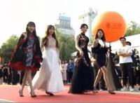 嘉年华二次元专区的四位小姐姐霸气登场，满屏幕都是刷“大”！