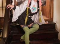 威力“巨大”的恋柱蜜璃COS，可爱与成熟风兼得的美女小姐姐