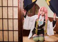 威力“巨大”的恋柱蜜璃COS，可爱与成熟风兼得的美女小姐姐