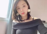 同为二次元美女，轩子双腿上发黄尽显丑态，而她却迷倒了安德罗妮