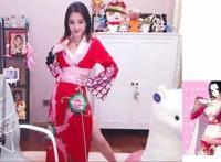 突破次元壁的cos：冯提莫的女帝被嘲笑，腐团儿神还原晴子，美爆