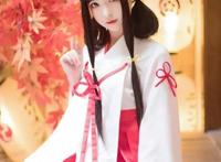 二次元美女，大眼睛和服美腿白袜美女庭院写真