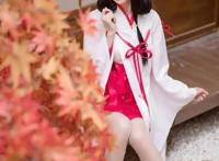 二次元美女，大眼睛和服美腿白袜美女庭院写真