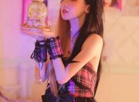 二次元美女游戏首秀，大眼睛勾魂夺魄，粉丝：这不比电气鼠好看？