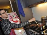 “二次猿”最喜欢的2种周边，一种被死宅抱着，画面辣眼睛