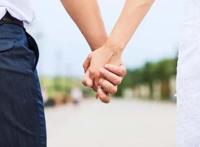 看完男友的手机聊天记录后，我怒甩了他！