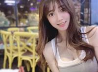 CF-11周年：火线演播室又迎来2位二次元美女，说好的看比赛呢？