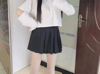 女装大佬深夜出门，街头掀裙自拍不雅照，漫迷：他配叫coser？