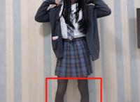 女装大佬深夜出门，街头掀裙自拍不雅照，漫迷：他配叫coser？