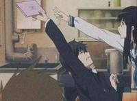 超个性动漫情头：他风尘仆仆走向我，胜过所有遥远的温柔