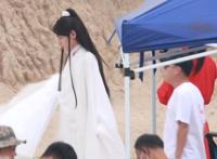 谢怜比花城宽出一半，掀斗笠不忍直视，《天官赐福》毁的体无完肤