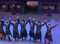 《斗罗大陆》柳二龙因高兴挽大师胳膊，比比东吃醋，观众幸灾乐祸