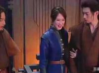 《斗罗大陆》柳二龙因高兴挽大师胳膊，比比东吃醋，观众幸灾乐祸