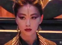 《斗罗大陆》柳二龙因高兴挽大师胳膊，比比东吃醋，观众幸灾乐祸