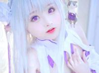 次元壁破碎，这个萌妹子的cosplay，分分钟让人觉得置身二次元！