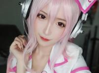 腐团儿最性感cos！虽有遮不住的美腿，但输给了轩子的成熟知性