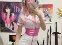 腐团儿最性感cos！虽有遮不住的美腿，但输给了轩子的成熟知性