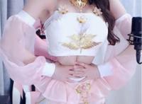 腐姐都out了？新晋二次元女神奶瓶儿COS迦南，A4漫画腰黑袜神还原