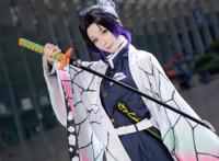 《鬼灭之刃》COS秀，祢豆子太诱人，恋柱的刀鞘真是又大又白呢！