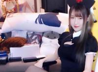 腐团儿直播间cos黑暗护士，10分钟被警告两次？观众表示过于养眼