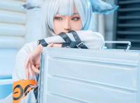 二次元COS壁纸，五官精致的小姐姐，高冷中含着几分可爱