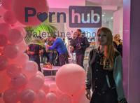 有小姐姐陪了！P站情人节送1天免费Premium会员