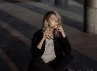 她用半年时间立足P站，放弃模特工作，大发异彩，美丽时尚诱众人