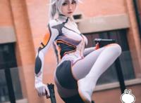 05后COS琪亚娜走红，当她抬腿的那刻，网友：这谁顶得住？