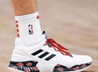 继晓组织后，《火影忍者》中的鸣人和佐助也成功登上了NBA赛场！