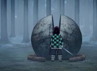 日本男子重现《鬼灭之刃》炭治郎劈石场景，日轮刀引起了网友注意